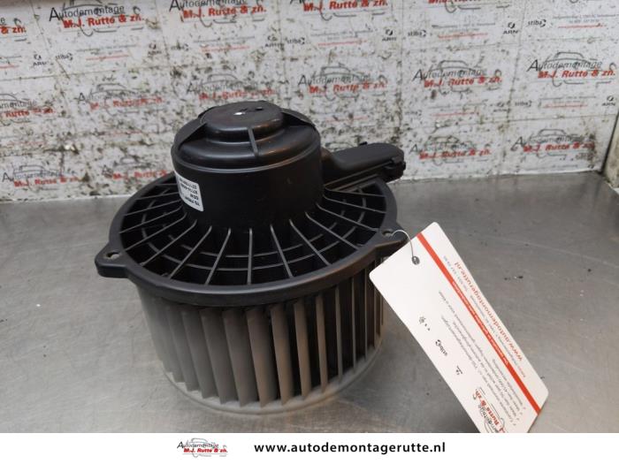 Kachel Ventilatiemotor van een Hyundai H-300 2.5 CRDi 2008