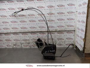 O162987 Gebruikte portierslot mechaniek 2deurs links Hyundai Accent