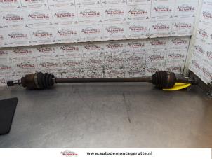 O163074 Gebruikte steekas links-voor Toyota Aygo