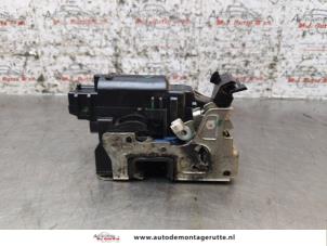 O163087 Gebruikte slotmechaniek portier 2deurs rechts Dacia Dokker