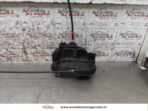 O163088 Gebruikte slotmechaniek portier 4deurs rechts-voor Nissan Note
