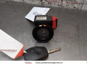 O163094 Gebruikte kontaktslot+sleutel Dacia Dokker