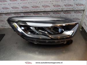 O163176 Gebruikte rechter koplamp Renault Captur