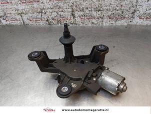 Gebruikte Ruitenwissermotor achter Opel Corsa F (UB/UH/UP) 1.2 Turbo 12V 130 Prijs € 35,00 Margeregeling aangeboden door Autodemontage M.J. Rutte B.V.