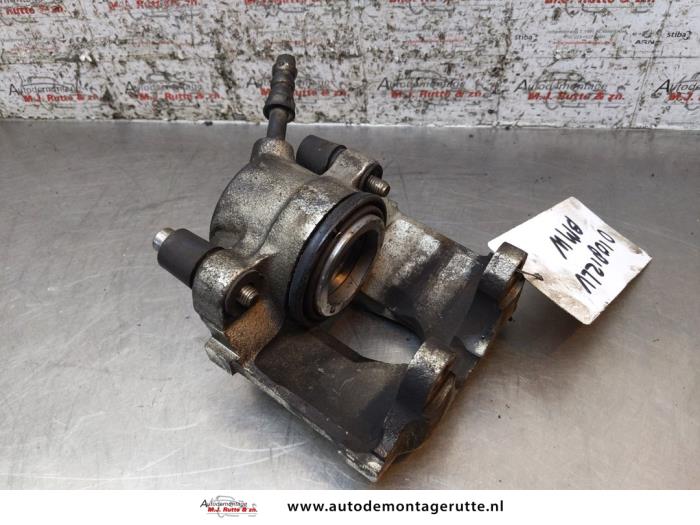 Gebruikte Remklauw (Tang) links-voor BMW 3-Serie O163275