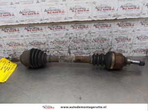 O163408 Gebruikte aandrijfas links-voor Peugeot 206