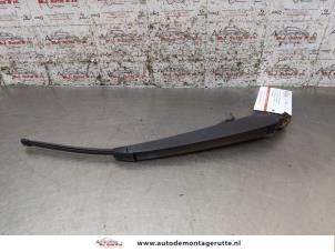 O163424 Gebruikte ruitenwisserarm achter Volkswagen Golf