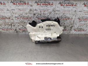 O163448 Gebruikte portierslot mechaniek 4deurs rechts-achter Skoda Fabia