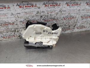 O163454 Gebruikte slotmechaniek portier 4deurs links-achter Skoda Fabia