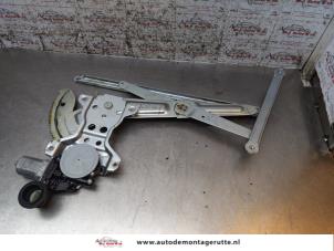 O163473 Gebruikte ruitmechaniek 4deurs rechts-voor Suzuki Swift