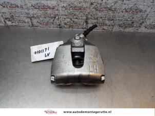 O163657 Gebruikte remklauw (tang) links-voor Volvo V50