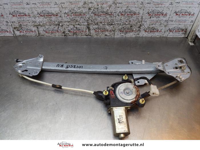 Gebruikte Ruitmechaniek 4Deurs rechts-voor Mazda Demio O163720