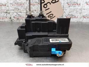 O163779 Gebruikte slotmechaniek portier 4deurs rechts-achter Hyundai I20
