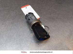 O163787 Gebruikte sleutel+contactslot Ford Fiesta