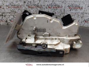 O163812 Gebruikte deurslot mechaniek 4deurs links-voor Skoda Fabia