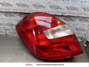 O163815 Gebruikte achterlicht links Skoda Fabia