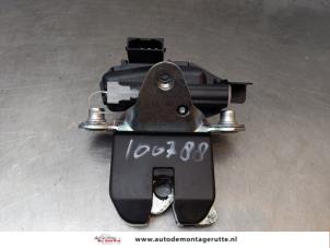 O163820 Gebruikte achterklep slotmechaniek Skoda Fabia