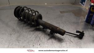 O163862 Gebruikte schokdemperpoot rechts-voor Citroen C3