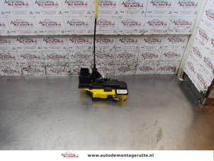O163896 Gebruikte slotmechaniek portier 4deurs links-achter Volvo S60
