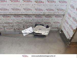 O164024 Gebruikte slotmechaniek portier 4deurs links-achter Skoda Fabia