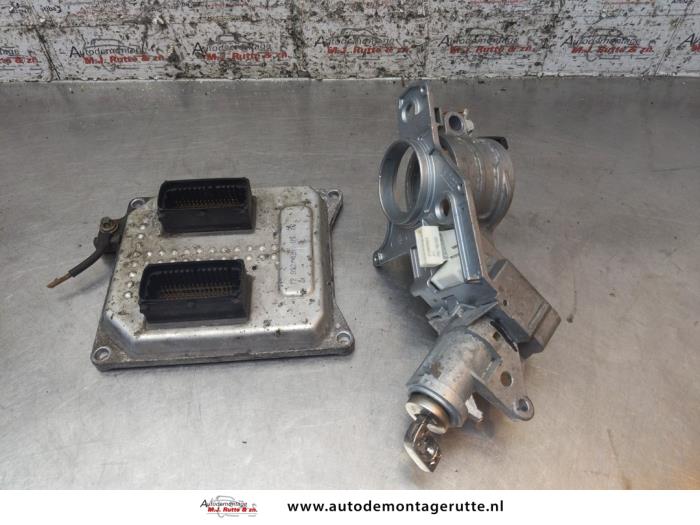 Gebruikte Contactslot + computer Opel Zafira O164115