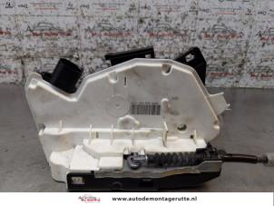 O164167 Gebruikte portierslot mechaniek 4deurs rechts-achter Skoda Fabia