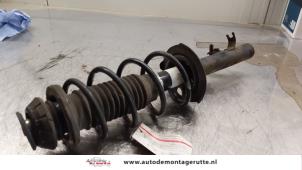 O164293 Gebruikte schokdemperpoot links-voor Peugeot 107