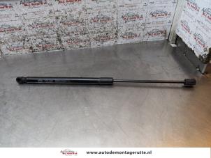 O164352 Gebruikte amortisseur links-achter Kia Rio