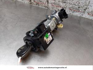 O164389 Gebruikte sleutel+contactslot Nissan Pixo