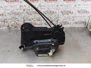 O164407 Gebruikte portierslot mechaniek 4deurs rechts-voor Peugeot 108