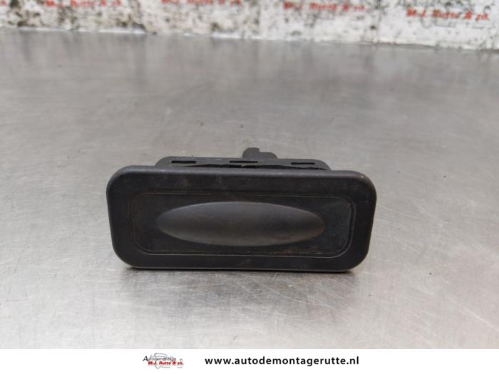 Gebruikte Schakelaar achterklep Renault Clio O164421