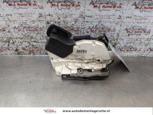 O164527 Gebruikte slotmechaniek portier 4deurs rechts-achter Volkswagen Polo