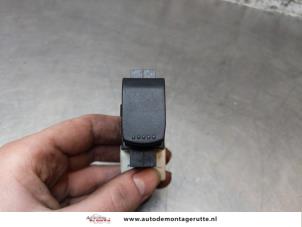 O164667 Gebruikte schakelaar elektrisch raam Suzuki Alto