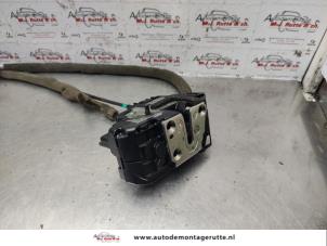 O164671 Gebruikte slotmechaniek portier 4deurs rechts-achter Nissan Qashqai