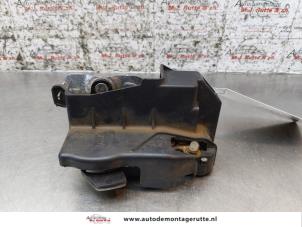 O164724 Gebruikte slotmechaniek portier 4deurs links-voor Kia Picanto