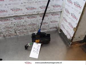 O164833 Gebruikte portierslot mechaniek 4deurs links-voor Opel Astra