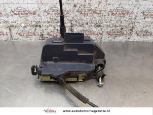 O164835 Gebruikte slotmechaniek portier 2deurs links Peugeot 307