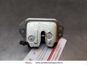 O164861 Gebruikte slotmechaniek achterklep Chevrolet Spark