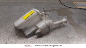 O164879 Gebruikte ruitensproeiertank voor Peugeot 107