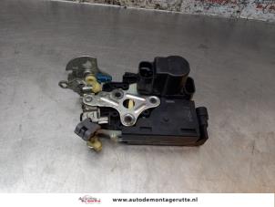 O165065 Gebruikte portierslot mechaniek 4deurs links-voor Chevrolet Spark