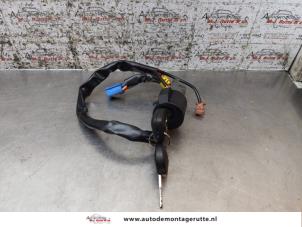 O165116 Gebruikte kontaktslot+sleutel Peugeot 206