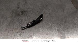 O165181 Gebruikte injector (benzine injectie) Opel Corsa