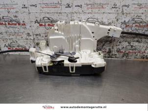 O165204 Gebruikte slotmechaniek achterdeur bus-bestel Mercedes Sprinter