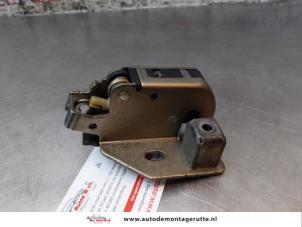 O165206 Gebruikte slotmechaniek achterdeur bus-bestel Mercedes Sprinter