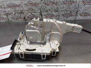 O165224 Gebruikte slotmechaniek portier 2deurs rechts Mercedes Sprinter