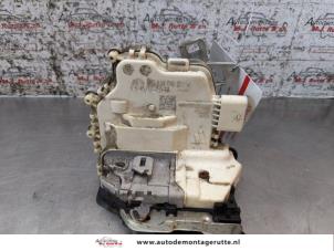 O165302 Gebruikte slotmechaniek portier 4deurs rechts-achter Audi A4