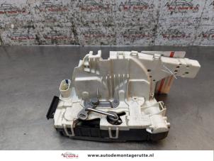 O165309 Gebruikte schuifdeur slotmechaniek rechts Mercedes Sprinter