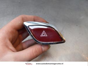 O165331 Gebruikte paniekverlichtings schakelaar Citroen C3