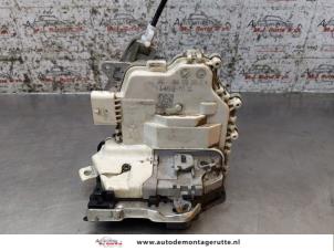O165350 Gebruikte portierslot mechaniek 4deurs links-achter Audi A4