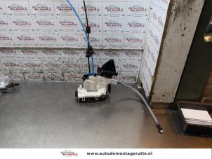 O165381 Gebruikte slotmechaniek portier 4deurs rechts-achter Mercedes C-Klasse